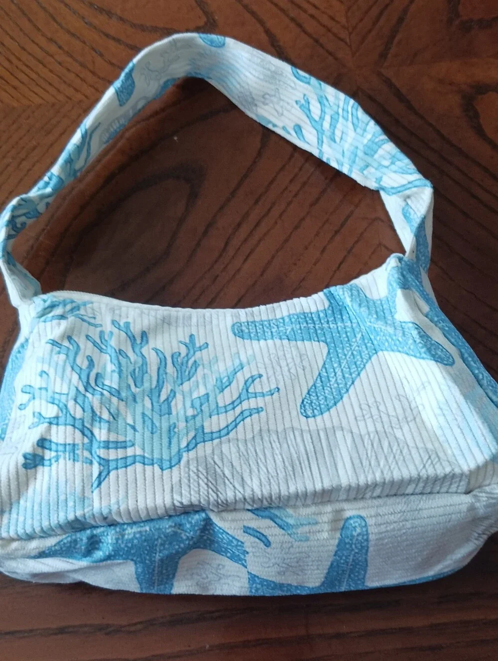 N/A casual shoulder